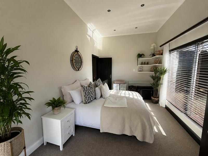 4 Bedroom Property for Sale in Wilderness Heights Western Cape